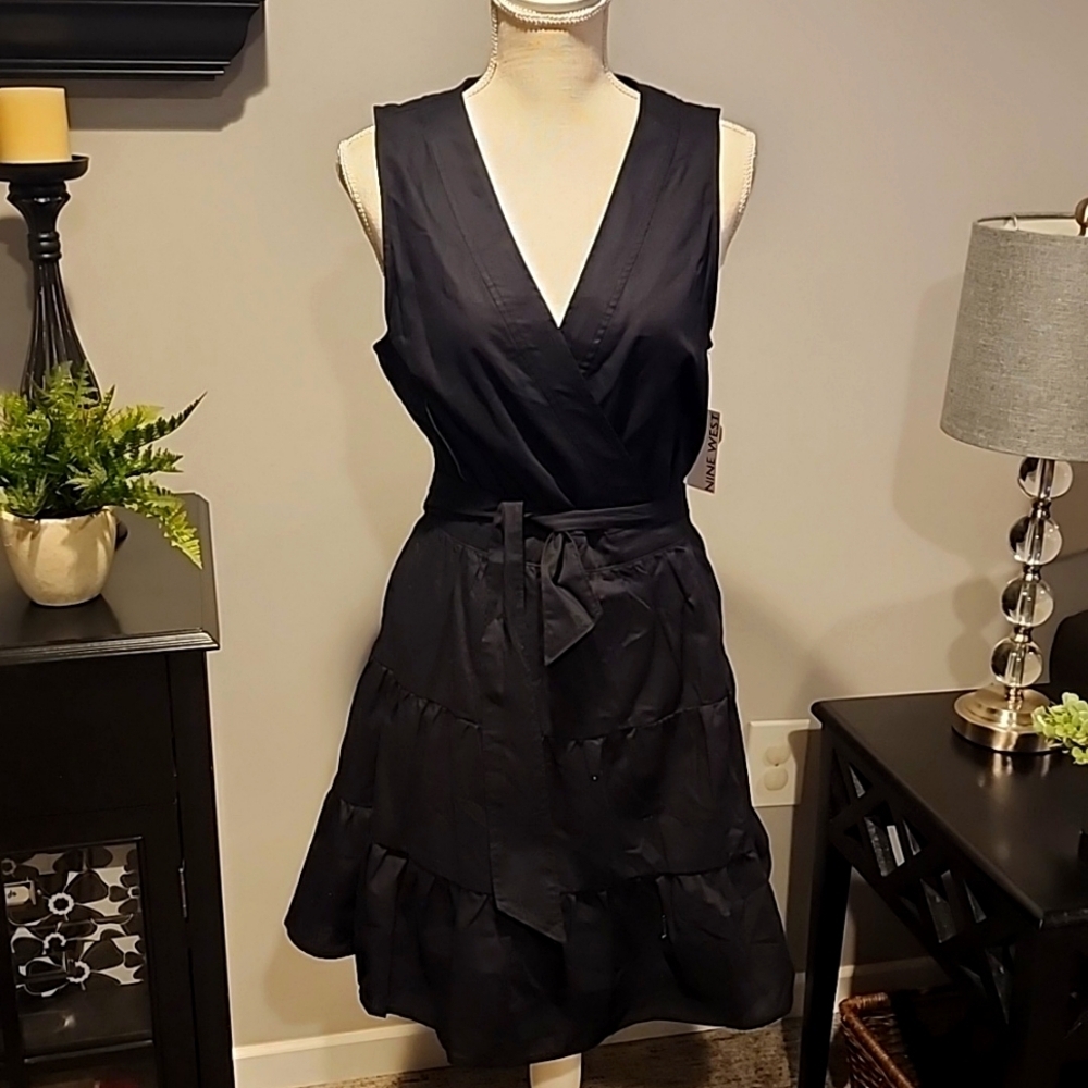 NWT Nine West black wrap dress with v-neck size large
